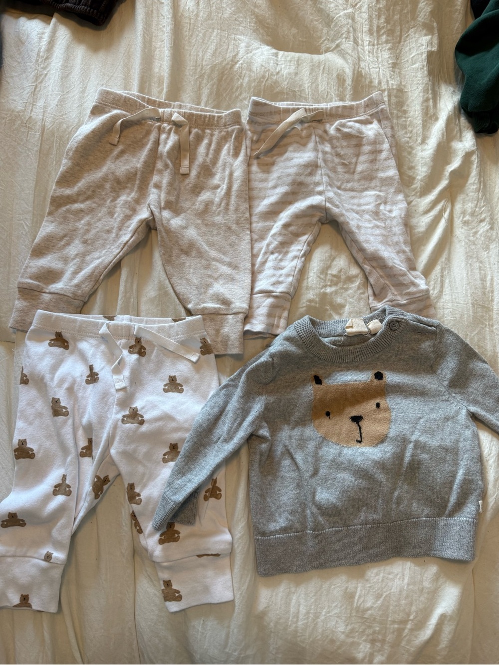 Baby Gap Baby Bear Sweater & Pants Set Baby 3-6M Like New